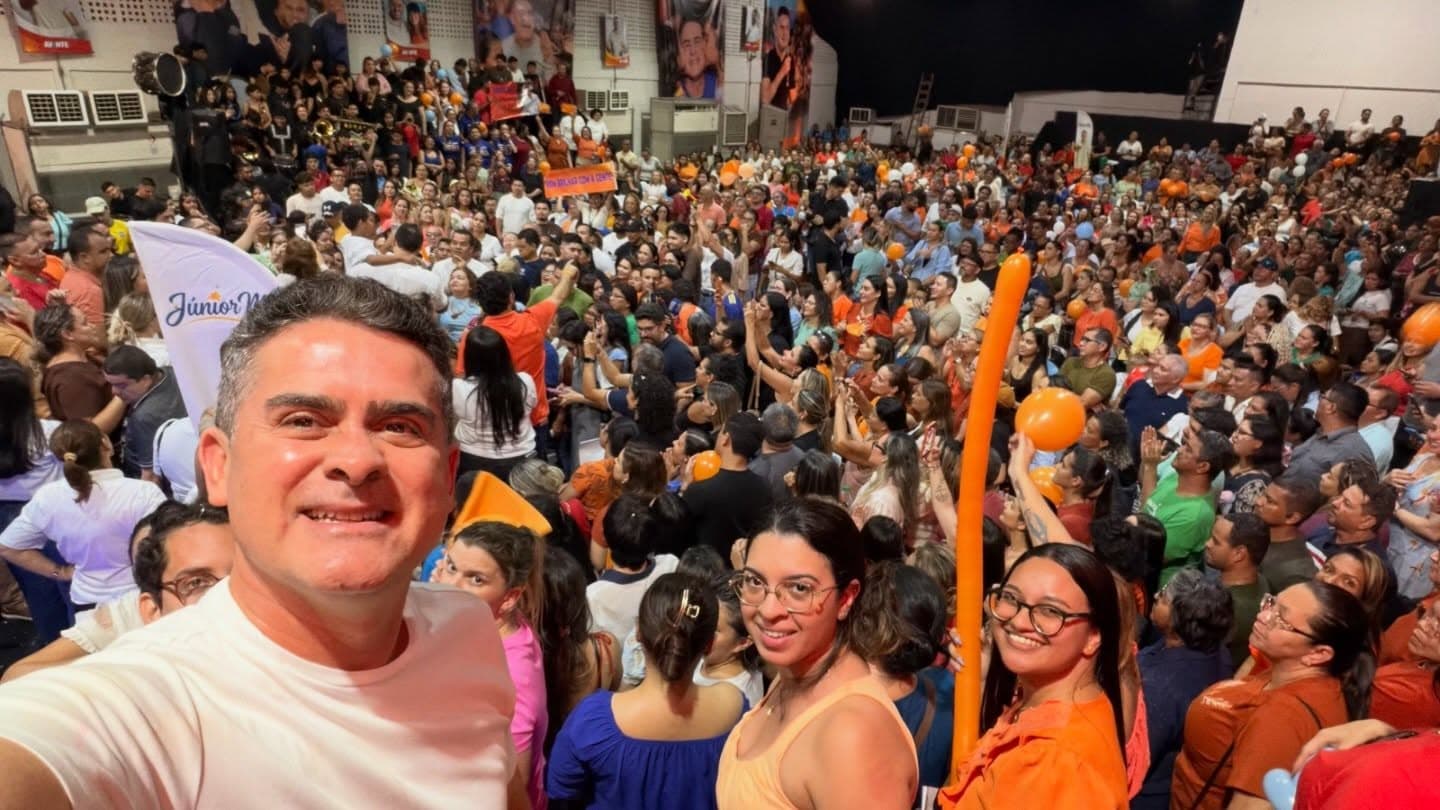 Multidão em evento de participação cidadã no Amazonas